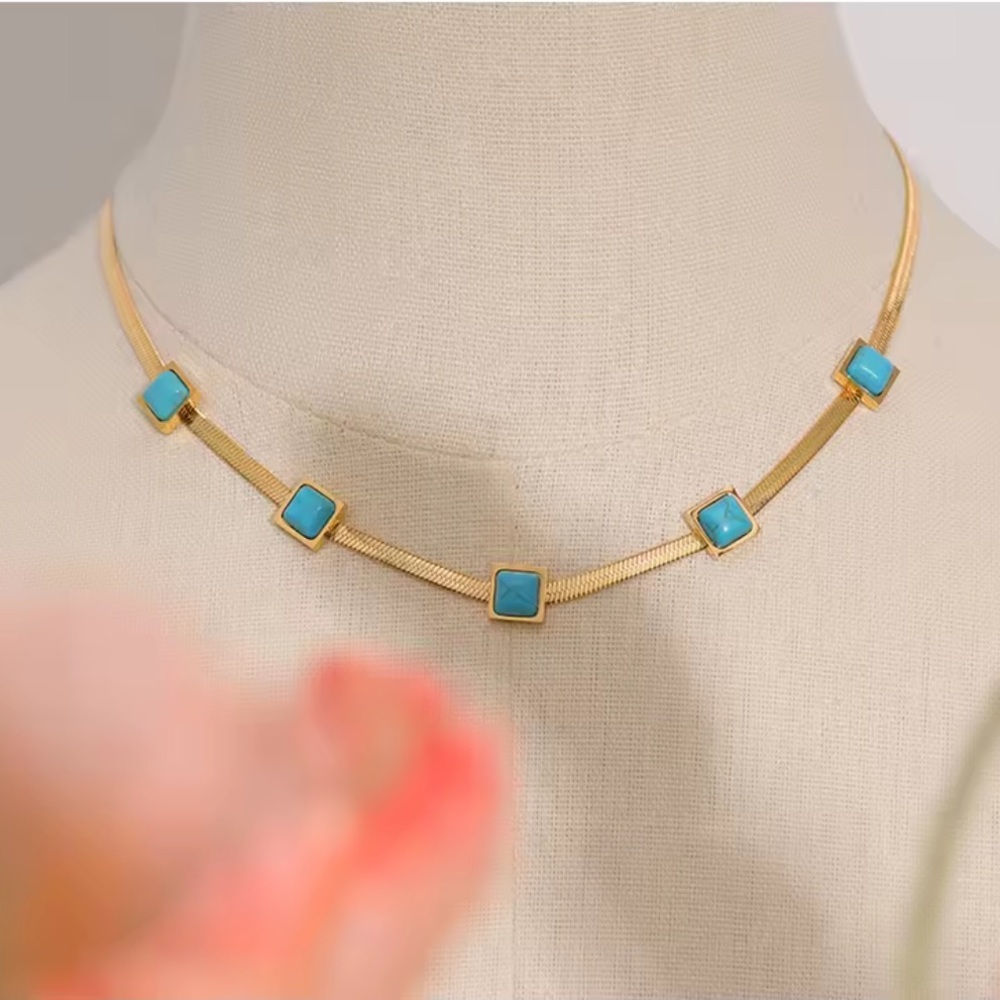 Turquoise Snake Chain Necklace
18K Gold plated Stainless Steel - Picture 6 of 11